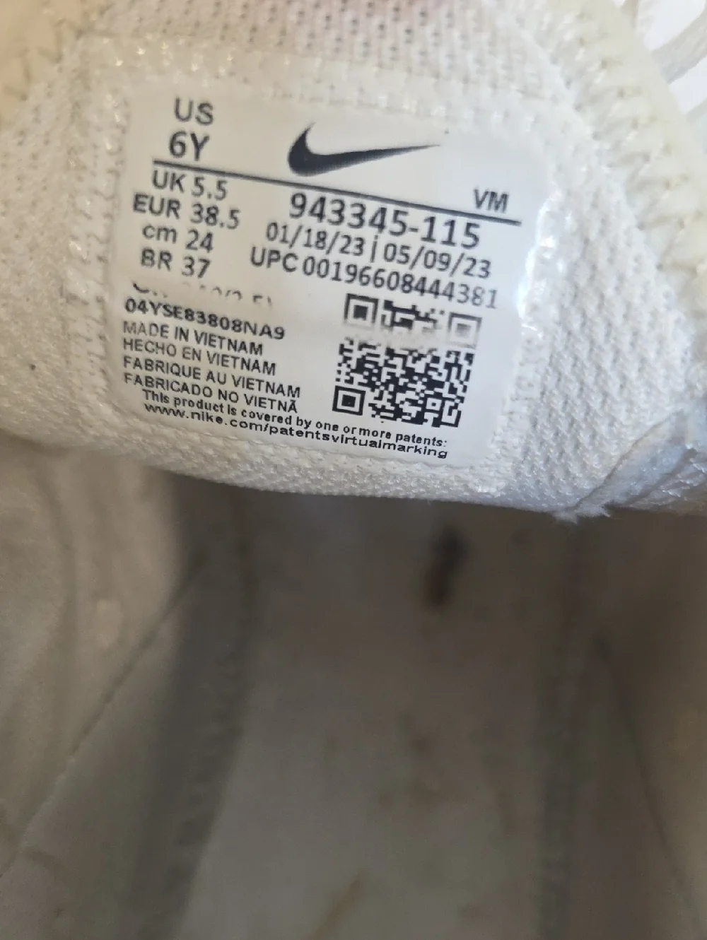Nike Youth Air Max 270 React — White with Mint Accents Youth Size 6